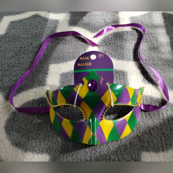 New Mardi Gras Mask/Masquerade mask - Picture 2 of 11